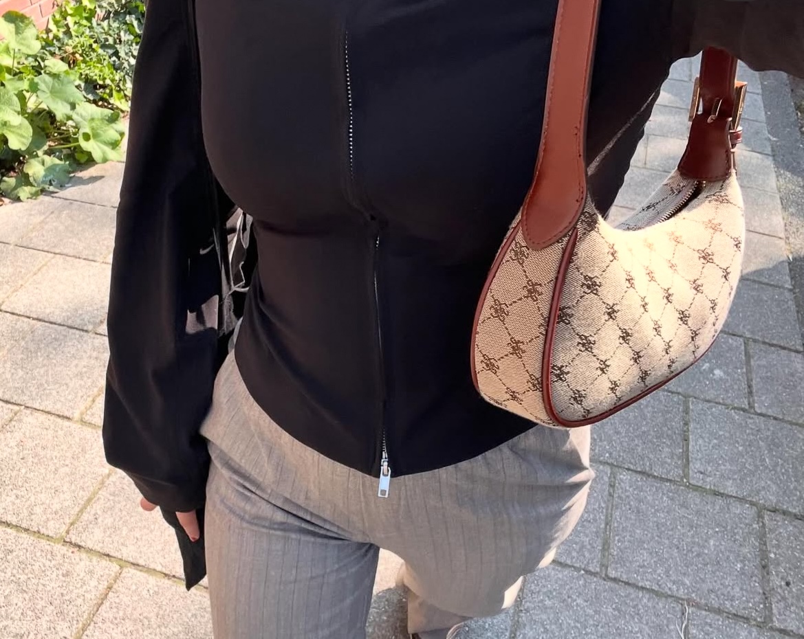 A picture of an outfit